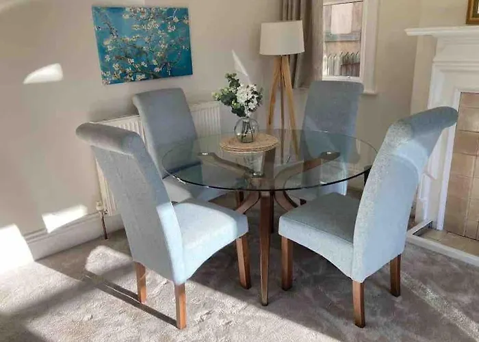 Garden Apartment, Central Harrogate With Parking